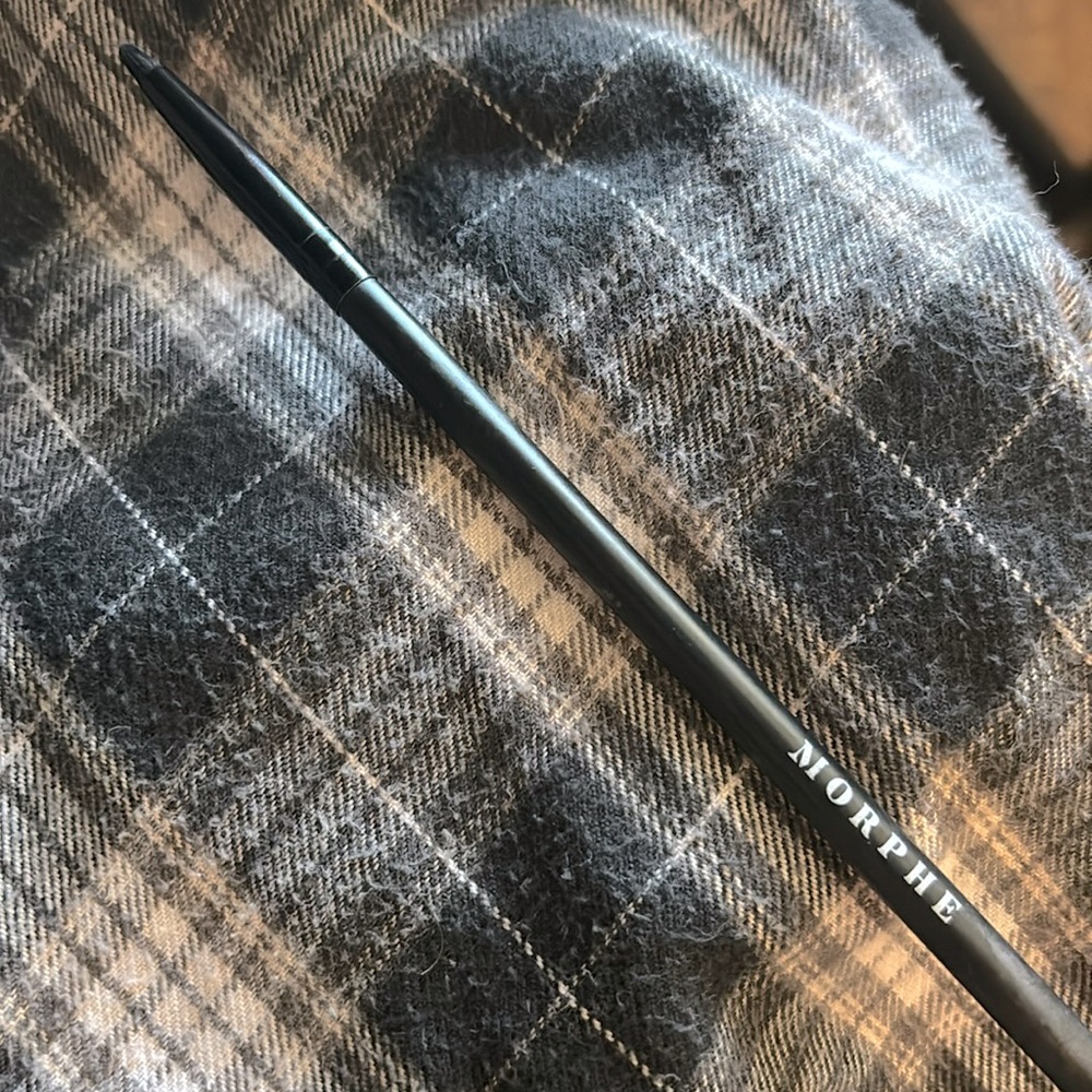 Precision smidger eyeshadow brush.